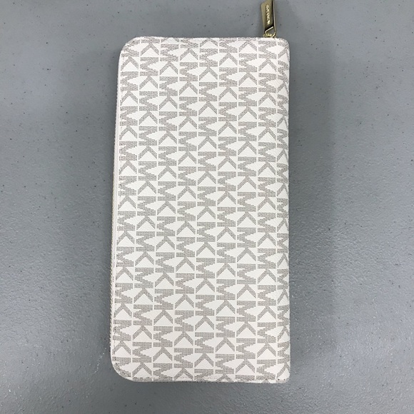 Michael Kors jet set travel wallet - Picture 3 of 11